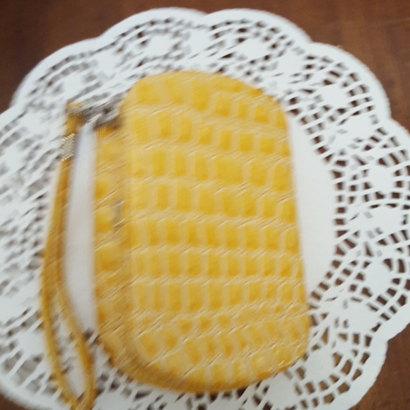 Yellow faux alligator wallet - Picture 6 of 6